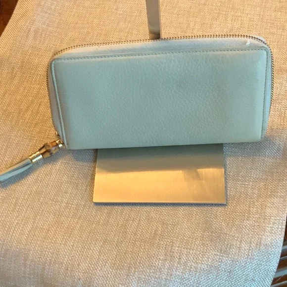 Gucci Pale Green Leather Zip Wallet with Tassel - Picture 4 of 14